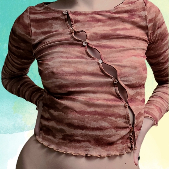 Asymmetrical long sleeve key hole top - Picture 3 of 3